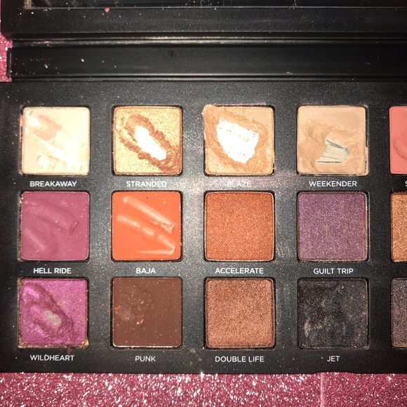 Urban Decay • Born to Run Eyeshadow Palette - Picture 6 of 8